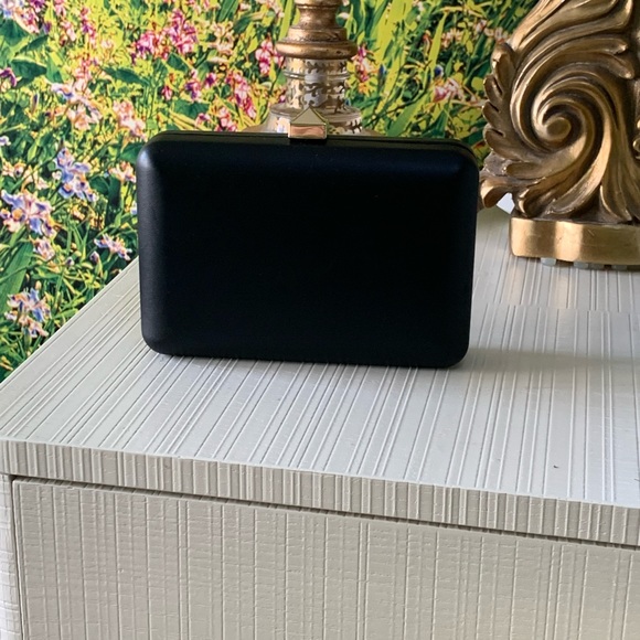 Express stud clasp clutch size - Picture 8 of 16